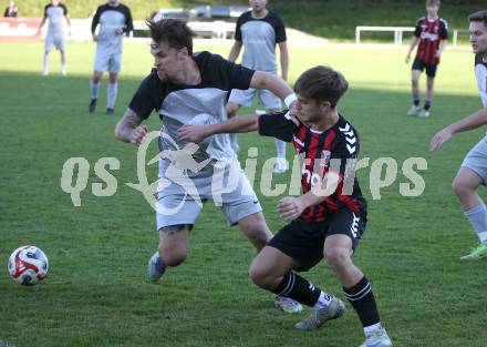 Fussball 1. Klasse West. Admira Villach gegen Oberlienz.  Adnan Brcaninovic  (Admira),  Florian Brunner  (Oberlienz). Villach, am 18.10.2025.
Foto: Kuess
www.qspictures.net
---
pressefotos, pressefotografie, kuess, qs, qspictures, sport, bild, bilder, bilddatenbank