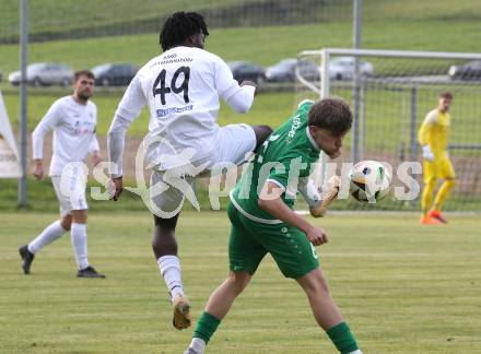 Fussball. Kaerntner Liga. Koettmannsdorf gegen Donau.  Confiderence Eboigbe Osawe (Koettmannsdorf),  Andre Hubert Schmedler   (Donau).  Koettmannsdorf, 19.10.2025.
Foto: Kuess
www.qspictures.net
---
pressefotos, pressefotografie, kuess, qs, qspictures, sport, bild, bilder, bilddatenbank