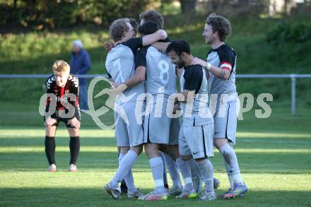 Fussball 1. Klasse West. Admira Villach gegen Oberlienz.  Torjubel Elias Ebner  (Oberlienz). Villach, am 18.10.2025.
Foto: Kuess
www.qspictures.net
---
pressefotos, pressefotografie, kuess, qs, qspictures, sport, bild, bilder, bilddatenbank