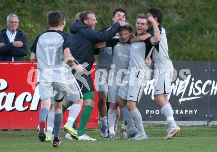 Fussball 1. Klasse West. Admira Villach gegen Oberlienz.  Torjubel Benjamin Buergler, Julian Gomig   (Oberlienz). Villach, am 18.10.2025.
Foto: Kuess
www.qspictures.net
---
pressefotos, pressefotografie, kuess, qs, qspictures, sport, bild, bilder, bilddatenbank
