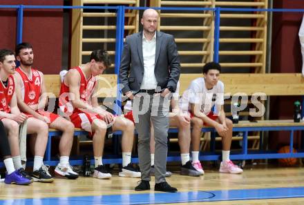 Basketball 2. Liga 2025/2026. Grunddurchgang 3. Runde.  Woerthersee Piraten gegen Upper Austrian Ballers.   Trainer Paul Filzmoser  (Upper Austrian Ballers). Klagenfurt, am 18.10.2025.
Foto: Kuess
---
pressefotos, pressefotografie, kuess, qs, qspictures, sport, bild, bilder, bilddatenbank