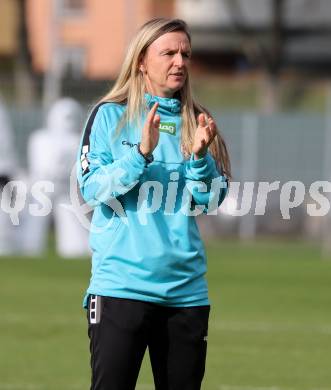 Fussball. Frauen.  2. Bundesliga. SK Austria Klagenfurt gegen Rapid Wien. Trainerin Sabine D Angelo  (Klagenfurt).  Klagenfurt, 19.10.2025.
Foto: Kuess
www.qspictures.net
---
pressefotos, pressefotografie, kuess, qs, qspictures, sport, bild, bilder, bilddatenbank