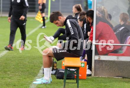 Fussball. Frauen.  2. Bundesliga. SK Austria Klagenfurt gegen Rapid Wien. Tormanntrainer Marc Lamberger  (Klagenfurt).  Klagenfurt, 19.10.2025.
Foto: Kuess
www.qspictures.net
---
pressefotos, pressefotografie, kuess, qs, qspictures, sport, bild, bilder, bilddatenbank