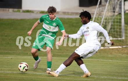 Fussball. Kaerntner Liga. Koettmannsdorf gegen Donau. Confidence Eboigbe Osawe  (Koettmannsdorf),  Andre Hubert Schmedler  (Donau).  Koettmannsdorf, 19.10.2025.
Foto: Kuess
www.qspictures.net
---
pressefotos, pressefotografie, kuess, qs, qspictures, sport, bild, bilder, bilddatenbank