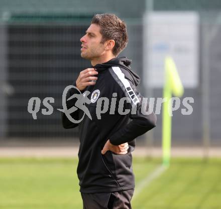 Fussball. Frauen.  2. Bundesliga. SK Austria Klagenfurt gegen Rapid Wien. Tormanntrainer Marc Lamberger  (Klagenfurt).  Klagenfurt, 19.10.2025.
Foto: Kuess
www.qspictures.net
---
pressefotos, pressefotografie, kuess, qs, qspictures, sport, bild, bilder, bilddatenbank