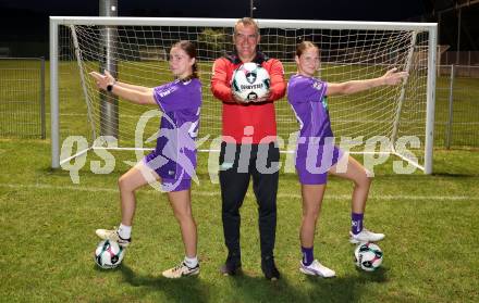 Fussball 2. Frauen Bundesliga. SG SK Austria Klagenfurt. Noel Marie Blain, Trainer Robert Micheu, Magdalena Moser.   Klagenfurt, 30.9.2025.
Foto: Kuess
www.qspictures.net
---
pressefotos, pressefotografie, kuess, qs, qspictures, sport, bild, bilder, bilddatenbank