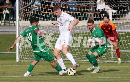 Fussball. Kaerntner Liga. Koettmannsdorf gegen Donau. Alex Ristic (Koettmannsdorf), Sufjan Sulemani, Zoran Vukovic    (Donau).  Koettmannsdorf, 19.10.2025.
Foto: Kuess
www.qspictures.net
---
pressefotos, pressefotografie, kuess, qs, qspictures, sport, bild, bilder, bilddatenbank