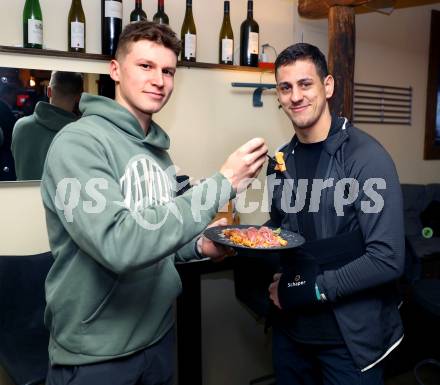 Eishockey Bundesliga. KAC. Tobias Sablattnig, Luka Gomboc.  Klagenfurt, am 10.10.2025.
Foto: Kuess
www.qspictures.net
---
pressefotos, pressefotografie, kuess, qs, qspictures, sport, bild, bilder, bilddatenbank