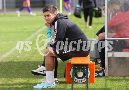 Fussball. Frauen.  2. Bundesliga. SK Austria Klagenfurt gegen Rapid Wien. Tormanntrainer Marc Lamberger  (Klagenfurt)  Klagenfurt, 19.10.2025.
Foto: Kuess
www.qspictures.net
---
pressefotos, pressefotografie, kuess, qs, qspictures, sport, bild, bilder, bilddatenbank