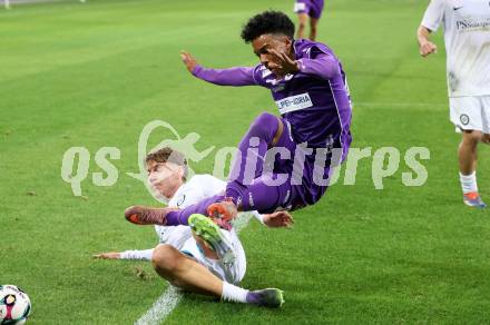 Fussball 2. Liga. SK Austria Klagenfurt gegen SK Sturm Graz II.  Christopher Johannes Woelbl  (Klagenfurt),  Jonas Wolf  (Graz).  Klagenfurt, 24.10..2025.
Foto: Kuess
www.qspictures.net
---
pressefotos, pressefotografie, kuess, qs, qspictures, sport, bild, bilder, bilddatenbank