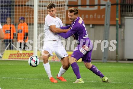 Fussball 2. Liga. SK Austria Klagenfurt gegen SK Sturm Graz II.  Marc Andre Schmerboeck  (Klagenfurt),   Kristjan Bendra (Graz).  Klagenfurt, 24.10..2025.
Foto: Kuess
www.qspictures.net
---
pressefotos, pressefotografie, kuess, qs, qspictures, sport, bild, bilder, bilddatenbank