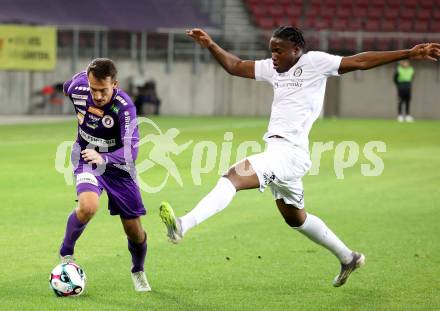 Fussball 2. Liga. SK Austria Klagenfurt gegen SK Sturm Graz II.   Michael Lang (Klagenfurt), Richmond Osazemen Osayantin   (Graz).  Klagenfurt, 24.10..2025.
Foto: Kuess
www.qspictures.net
---
pressefotos, pressefotografie, kuess, qs, qspictures, sport, bild, bilder, bilddatenbank