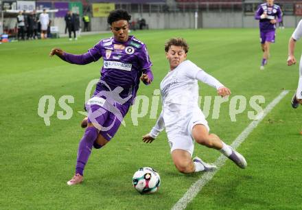 Fussball 2. Liga. SK Austria Klagenfurt gegen SK Sturm Graz II.  Christopher Johannes Woelbl  (Klagenfurt),  Jonas Wolf  (Graz).  Klagenfurt, 24.10..2025.
Foto: Kuess
www.qspictures.net
---
pressefotos, pressefotografie, kuess, qs, qspictures, sport, bild, bilder, bilddatenbank