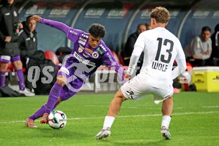 Fussball 2. Liga. SK Austria Klagenfurt gegen SK Sturm Graz II.  Christopher Johannes Woelbl  (Klagenfurt),  Jonas Wolf  (Graz).  Klagenfurt, 24.10..2025.
Foto: Kuess
www.qspictures.net
---
pressefotos, pressefotografie, kuess, qs, qspictures, sport, bild, bilder, bilddatenbank