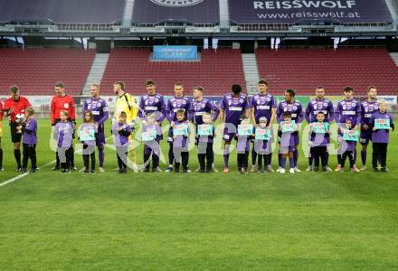 Fussball 2. Liga. SK Austria Klagenfurt gegen SK Sturm Graz II. Gewalt ist kein Spiel. Florian Jaritz, Adnan Kanuric, Mario Matkovic, Bartol Barisic, Nik Marinsek, Aidan Liu, Marcel Krnjic, Michael Lang, Marco Gantschnig, Elias Jandrisevits, Marc Andre Schmerboeck.  (Klagenfurt).  Klagenfurt, 24.10..2025.
Foto: Kuess
www.qspictures.net
---
pressefotos, pressefotografie, kuess, qs, qspictures, sport, bild, bilder, bilddatenbank