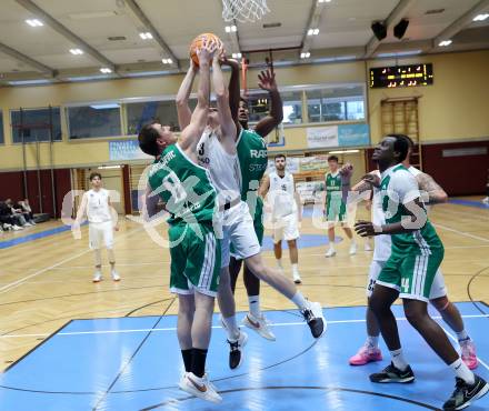 Basketball 2. Liga 2025/2026. Grunddurchgang 4. Runde.  KOS Celovec gegen Basketball Klub Rapid Wien. Jernej Andolsek Heine  (KOS), Radomir Djurdjevic , Lysander Gmeiner  (Wien). Klagenfurt, am 25.10.2025.
Foto: Kuess
---
pressefotos, pressefotografie, kuess, qs, qspictures, sport, bild, bilder, bilddatenbank