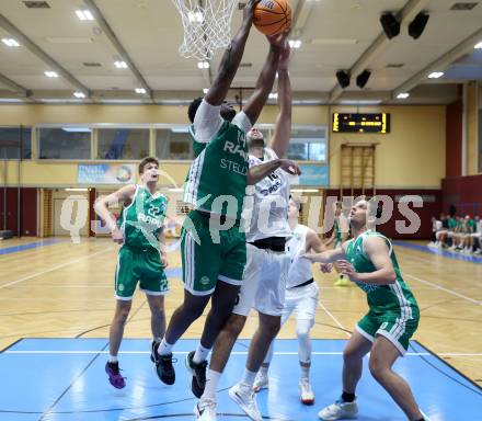 Basketball 2. Liga 2025/2026. Grunddurchgang 4. Runde.  KOS Celovec gegen Basketball Klub Rapid Wien.  Marin Sliskovic (KOS), Kingsley Fobi  (Wien). Klagenfurt, am 25.10.2025.
Foto: Kuess
---
pressefotos, pressefotografie, kuess, qs, qspictures, sport, bild, bilder, bilddatenbank