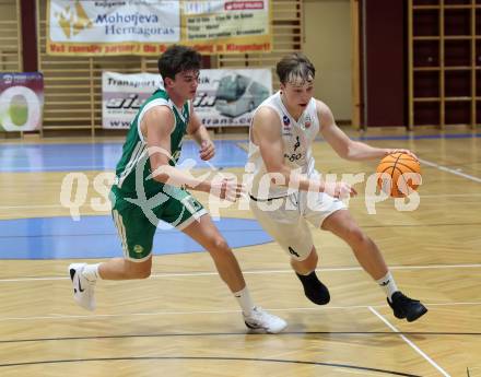 Basketball 2. Liga 2025/2026. Grunddurchgang 4. Runde.  KOS Celovec gegen Basketball Klub Rapid Wien.  Samuel Seher (KOS), Vito Meier,  (Wien). Klagenfurt, am 25.10.2025.
Foto: Kuess
---
pressefotos, pressefotografie, kuess, qs, qspictures, sport, bild, bilder, bilddatenbank