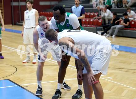 Basketball 2. Liga 2025/2026. Grunddurchgang 4. Runde.  KOS Celovec gegen Basketball Klub Rapid Wien.  Jernej Andolsek Heine  (KOS),  Kingsley Fobi (Wien). Klagenfurt, am 25.10.2025.
Foto: Kuess
---
pressefotos, pressefotografie, kuess, qs, qspictures, sport, bild, bilder, bilddatenbank