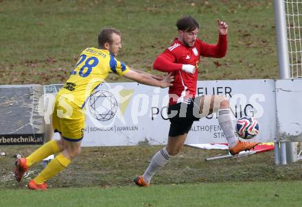 Fussball. 1. Klasse Mitte. Strassburg gegen Afritz.  Anze Cankar (Strassburg), Nico Moser   (Afritz).  Strassburg, 25.10.2025.
Foto: Kuess
www.qspictures.net
---
pressefotos, pressefotografie, kuess, qs, qspictures, sport, bild, bilder, bilddatenbank