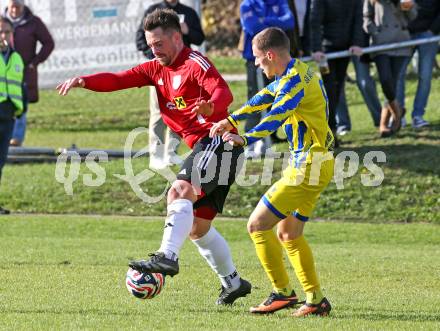 Fussball. 1. Klasse Mitte. Strassburg gegen Afritz    Daniel Diex (Strassburg),   Thomas Tauchhammer   (Afritz).  Strassburg, 25.10.2025.
Foto: Kuess
www.qspictures.net
---
pressefotos, pressefotografie, kuess, qs, qspictures, sport, bild, bilder, bilddatenbank
