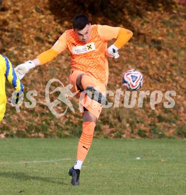 Fussball. 1. Klasse Mitte. Strassburg gegen Afritz.   Mehmet Dzindic  (Strassburg).  Strassburg, 25.10.2025.
Foto: Kuess
www.qspictures.net
---
pressefotos, pressefotografie, kuess, qs, qspictures, sport, bild, bilder, bilddatenbank