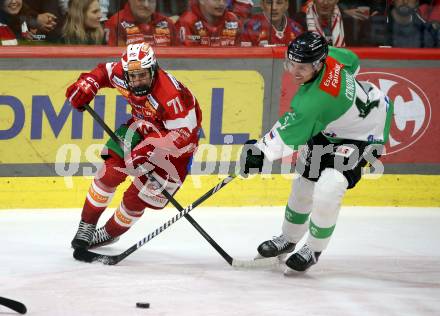 Eishockey ICE Bundesliga. KAC gegen Olimpija Ljubljana. Johannes Dobrovolny  (KAC), Aljosa Crnovic  (Olimpija Ljubljana). Klagenfurt, am 26.10.2025
Foto: Kuess
---
pressefotos, pressefotografie, kuess, qs, qspictures, sport, bild, bilder, bilddatenbank