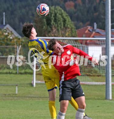Fussball. 1. Klasse Mitte. Strassburg gegen Afritz.   Anze Cankar  (Strassburg),  Matthias Schreiner   (Afritz).  Strassburg, 25.10.2025.
Foto: Kuess
www.qspictures.net
---
pressefotos, pressefotografie, kuess, qs, qspictures, sport, bild, bilder, bilddatenbank