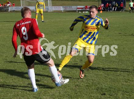 Fussball. 1. Klasse Mitte. Strassburg gegen Afritz    Marco Krall (Strassburg),  Thomas Tauchhammer   (Afritz).  Strassburg, 25.10.2025.
Foto: Kuess
www.qspictures.net
---
pressefotos, pressefotografie, kuess, qs, qspictures, sport, bild, bilder, bilddatenbank