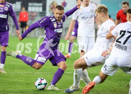 Fussball 2. Liga. SK Austria Klagenfurt gegen SK Sturm Graz II.  Marco Gantschnig  (Klagenfurt),  Barne Pernot  (Graz).  Klagenfurt, 24.10..2025.
Foto: Kuess
www.qspictures.net
---
pressefotos, pressefotografie, kuess, qs, qspictures, sport, bild, bilder, bilddatenbank
