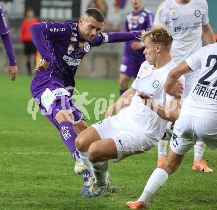 Fussball 2. Liga. SK Austria Klagenfurt gegen SK Sturm Graz II.  Marco Gantschnig  (Klagenfurt), Barne Pernot   (Graz).  Klagenfurt, 24.10..2025.
Foto: Kuess
www.qspictures.net
---
pressefotos, pressefotografie, kuess, qs, qspictures, sport, bild, bilder, bilddatenbank