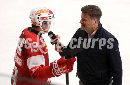 Eishockey ICE Bundesliga.  Winn2day ICE Hockey League. KAC gegen Olympia Ljubljana. David Waschnig  (KAC), Hannes Orasche (ORF). Klagenfurt, am 26.10.2025.
Foto: Kuess
www.qspictures.net
---
pressefotos, pressefotografie, kuess, qs, qspictures, sport, bild, bilder, bilddatenbank