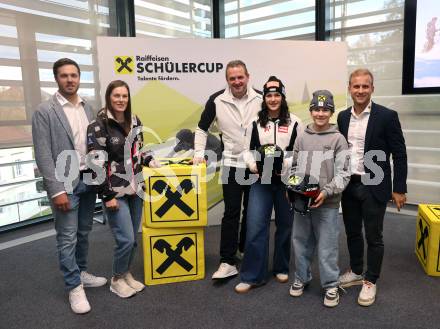 Schi Alpin. Landesschiverband. Raiffeisen Schuelercup. Christian Walder, Carmen Thalmann, Dieter Moertl, Carmen Spielberger, Luca Stocker, Hanno Douschan. Klagenfurt, am 24.1012025.
Foto: Kuess
www.qspictures.net
---
pressefotos, pressefotografie, kuess, qs, qspictures, sport, bild, bilder, bilddatenbank