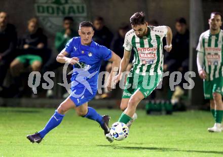 Fussball. Kaerntner Liga. Donau gegen Bleiburg.  Melvin Osmic (Donau),   Robert Matic (Bleiburg).  Klagenfurt, am 31.10.2025.
Foto: Kuess
www.qspictures.net
---
pressefotos, pressefotografie, kuess, qs, qspictures, sport, bild, bilder, bilddatenbank