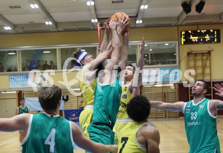 Basketball 2. Liga 2025/2026. Grunddurchgang 5. Runde.  Woerthersee Piraten gegen KOS Celovec.  Lukas Simoner (Piraten),  Marin Sliskovic (KOS). Klagenfurt, am 1.11.2025.
Foto: Kuess
---
pressefotos, pressefotografie, kuess, qs, qspictures, sport, bild, bilder, bilddatenbank