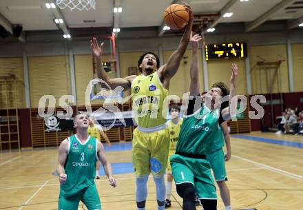 Basketball 2. Liga 2025/2026. Grunddurchgang 5. Runde.  Woerthersee Piraten gegen KOS Celovec.  Marcus Holyfield (Piraten),  Simon Siencnik (KOS). Klagenfurt, am 1.11.2025.
Foto: Kuess
---
pressefotos, pressefotografie, kuess, qs, qspictures, sport, bild, bilder, bilddatenbank