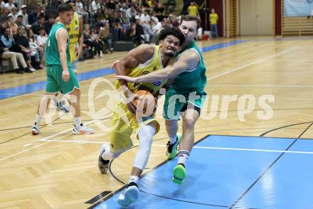 Basketball 2. Liga 2025/2026. Grunddurchgang 5. Runde.  Woerthersee Piraten gegen KOS Celovec.  Marcus Holyfield (Piraten),  Adrian Babic (KOS). Klagenfurt, am 1.11.2025.
Foto: Kuess
---
pressefotos, pressefotografie, kuess, qs, qspictures, sport, bild, bilder, bilddatenbank