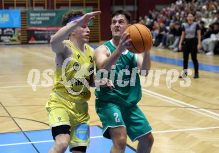 Basketball 2. Liga 2025/2026. Grunddurchgang 5. Runde.  Woerthersee Piraten gegen KOS Celovec.  Lukas Simoner, (Piraten),  Jure Bavdek (KOS). Klagenfurt, am 1.11.2025.
Foto: Kuess
---
pressefotos, pressefotografie, kuess, qs, qspictures, sport, bild, bilder, bilddatenbank