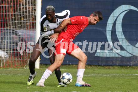 Fussball. Kaerntner Liga. KAC1909 gegen Spittal. Mihret Topcagic  (KAC), Mohamadou Cassama  (Spittal).  Klagenfurt, am 2.11.2025.
Foto: Kuess
www.qspictures.net
---
pressefotos, pressefotografie, kuess, qs, qspictures, sport, bild, bilder, bilddatenbank