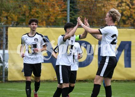 Fussball. Kaerntner Liga. KAC1909 gegen Spittal.  Torjubel Denin Matoruga, Stefan Kofler   (Spittal).  Klagenfurt, am 2.11.2025.
Foto: Kuess
www.qspictures.net
---
pressefotos, pressefotografie, kuess, qs, qspictures, sport, bild, bilder, bilddatenbank