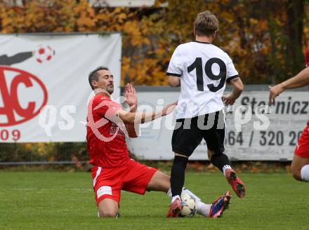 Fussball. Kaerntner Liga. KAC1909 gegen Spittal. Manuel Wallner  (KAC), Jake William Tones   (Spittal).  Klagenfurt, am 2.11.2025.
Foto: Kuess
www.qspictures.net
---
pressefotos, pressefotografie, kuess, qs, qspictures, sport, bild, bilder, bilddatenbank