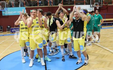 Basketball 2. Liga 2025/2026. Grunddurchgang 5. Runde.  Woerthersee Piraten gegen KOS Celovec. Jubel Piraten. Klagenfurt, am 1.11.2025.
Foto: Kuess
---
pressefotos, pressefotografie, kuess, qs, qspictures, sport, bild, bilder, bilddatenbank
