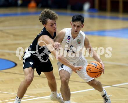 Basketball 2. Liga 2025/2026. Grunddurchgang 6. Runde.  KOS Celovec gegen Raiders Tirol.   Jure Bavdek (KOS),  Felix Erath (Tirol). Klagenfurt, am 8.11.2025.
Foto: Kuess
---
pressefotos, pressefotografie, kuess, qs, qspictures, sport, bild, bilder, bilddatenbank