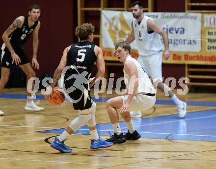 Basketball 2. Liga 2025/2026. Grunddurchgang 6. Runde.  KOS Celovec gegen Raiders Tirol.   Samuel Seher (KOS),  Berk Mehmed (Tirol). Klagenfurt, am 8.11.2025.
Foto: Kuess
---
pressefotos, pressefotografie, kuess, qs, qspictures, sport, bild, bilder, bilddatenbank