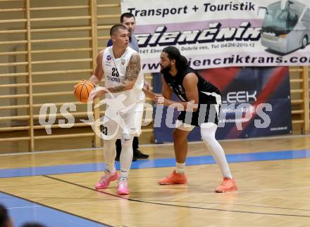 Basketball 2. Liga 2025/2026. Grunddurchgang 6. Runde.  KOS Celovec gegen Raiders Tirol.   Nikolas Susa (KOS), Dennis Kaltenbrunner  (Tirol). Klagenfurt, am 8.11.2025.
Foto: Kuess
---
pressefotos, pressefotografie, kuess, qs, qspictures, sport, bild, bilder, bilddatenbank