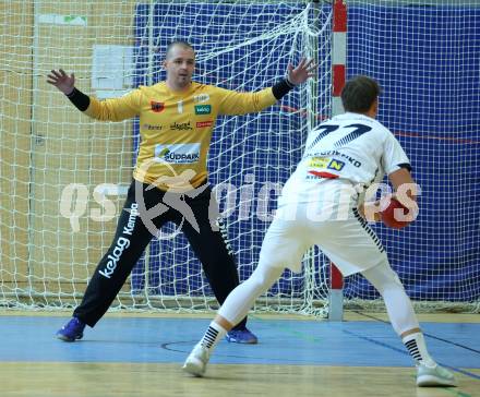 Handball Bundesliga. HLA. SC Ferlach gegen Voeslau.  Gasper Dobaj  (SCF), Viktor Pelechenko  (Voeslau).  Ferlach, am 8.11.2025.
Foto: Kuess
www.qspictures.net
---
pressefotos, pressefotografie, kuess, qs, qspictures, sport, bild, bilder, bilddatenbank
