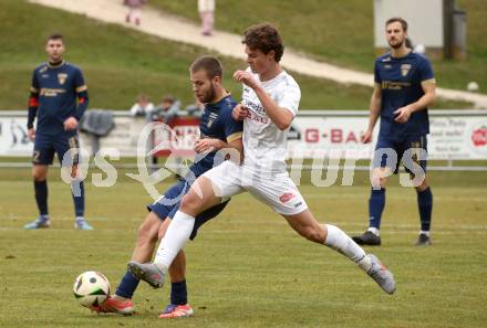Fussball. Kaerntner Liga. Koettmannsdorf gegen Grafenstein. Simon Moder  (Koettmannsdorf), Fabian Griesebner   (Grafenstein).  Klagenfurt, am 8.11.2025.
Foto: Kuess
www.qspictures.net
---
pressefotos, pressefotografie, kuess, qs, qspictures, sport, bild, bilder, bilddatenbank