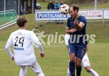 Fussball. Kaerntner Liga. Koettmannsdorf gegen Grafenstein. Sebastian Salbrechter (Koettmannsdorf),  Bernhard Walzl  (Grafenstein).  Klagenfurt, am 8.11.2025.
Foto: Kuess
www.qspictures.net
---
pressefotos, pressefotografie, kuess, qs, qspictures, sport, bild, bilder, bilddatenbank