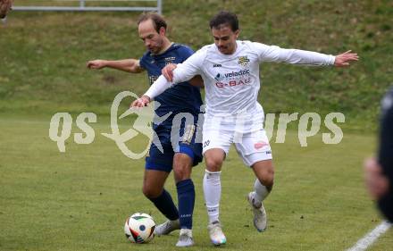 Fussball. Kaerntner Liga. Koettmannsdorf gegen Grafenstein. Daniel Hans Genser  (Koettmannsdorf), Bernhard Walzl   (Grafenstein).  Klagenfurt, am 8.11.2025.
Foto: Kuess
www.qspictures.net
---
pressefotos, pressefotografie, kuess, qs, qspictures, sport, bild, bilder, bilddatenbank