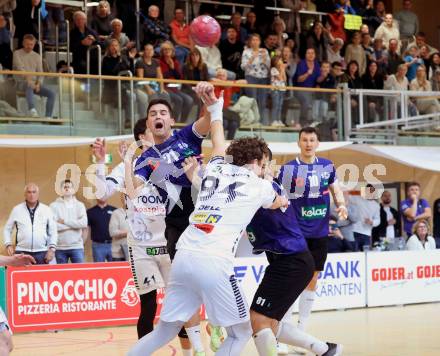 Handball Bundesliga. HLA. SC Ferlach gegen Voeslau.   Tine Gartner (SCF),  Jonas Dell   (Voeslau).  Ferlach, am 8.11.2025.
Foto: Kuess
www.qspictures.net
---
pressefotos, pressefotografie, kuess, qs, qspictures, sport, bild, bilder, bilddatenbank